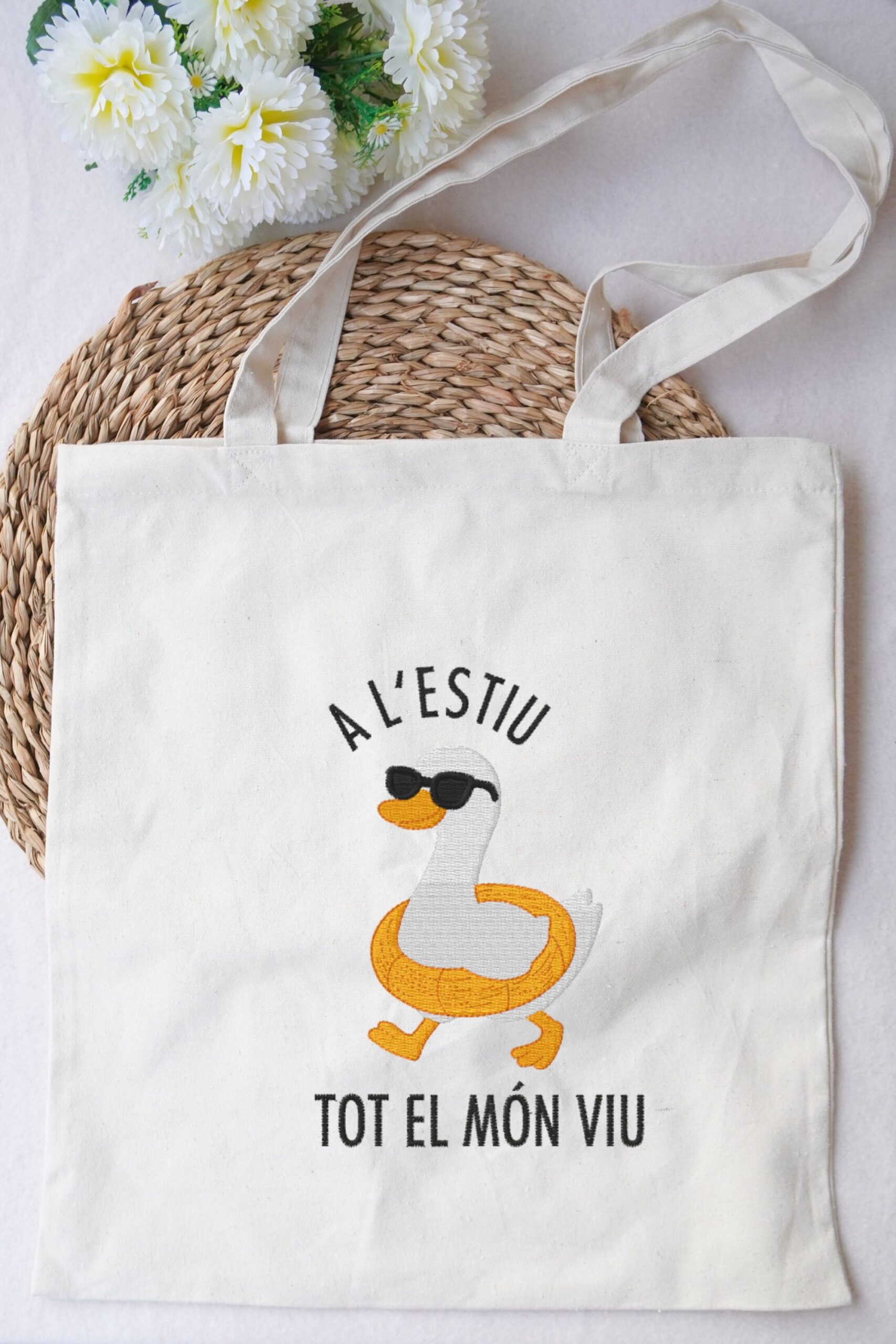 mockup2 A L'estiu, Tot el Món Viu - Imatge 2