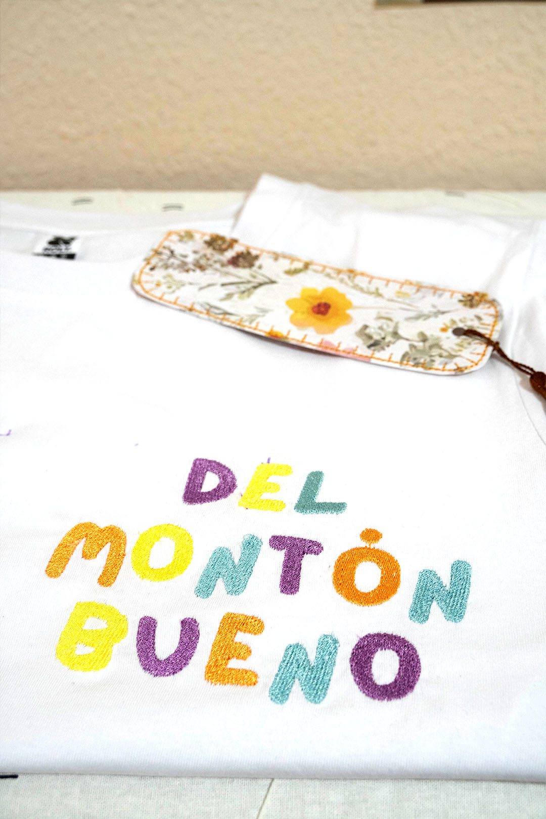 mockup1 Del montón bueno - Imatge 1