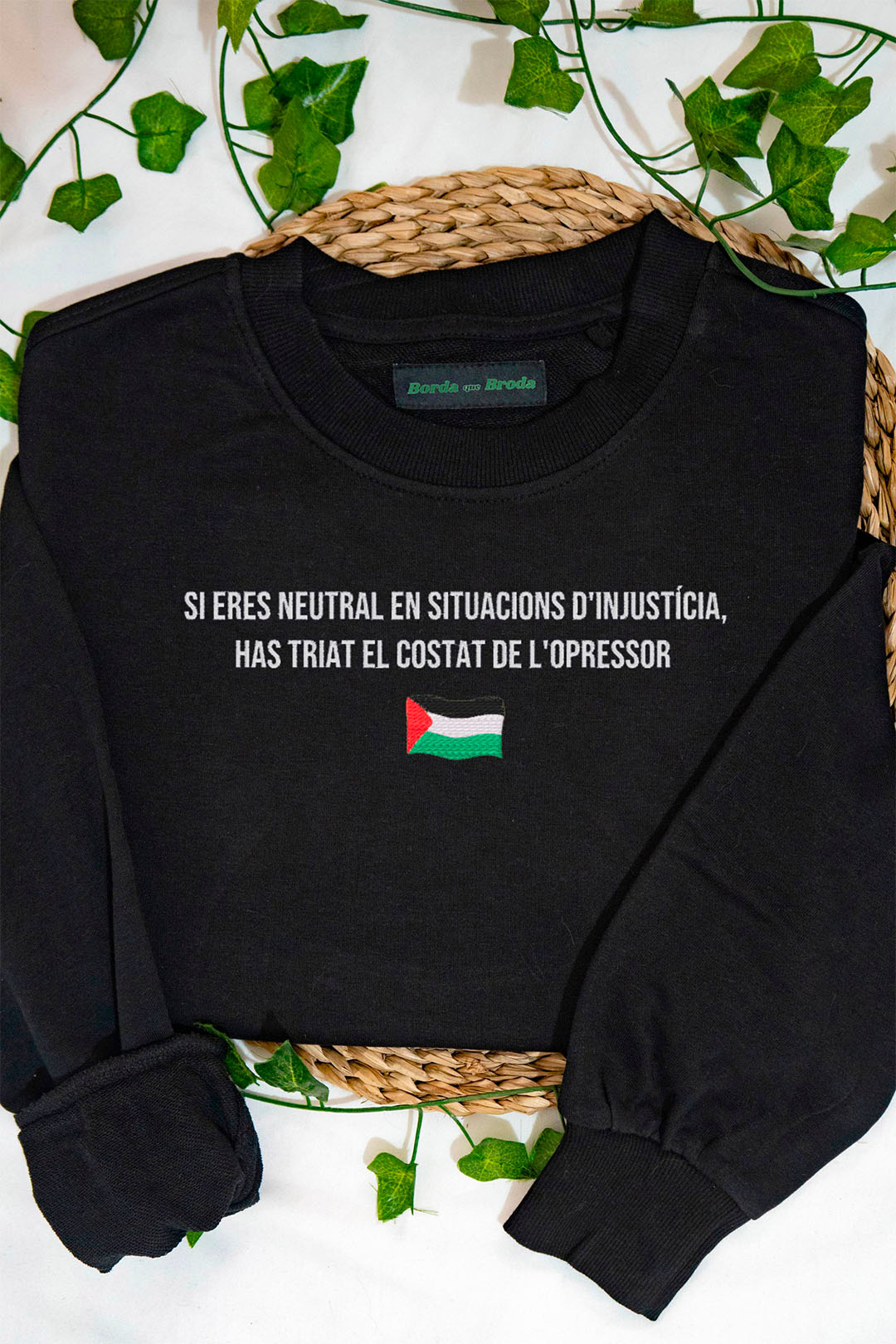 mockup1 El costat de l'opressor - Imatge 1